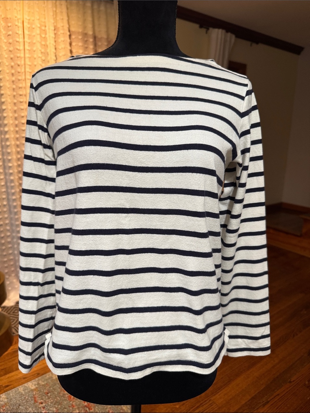 Uniqlo Women's White & Navy Striped Long-Sleeve Tee